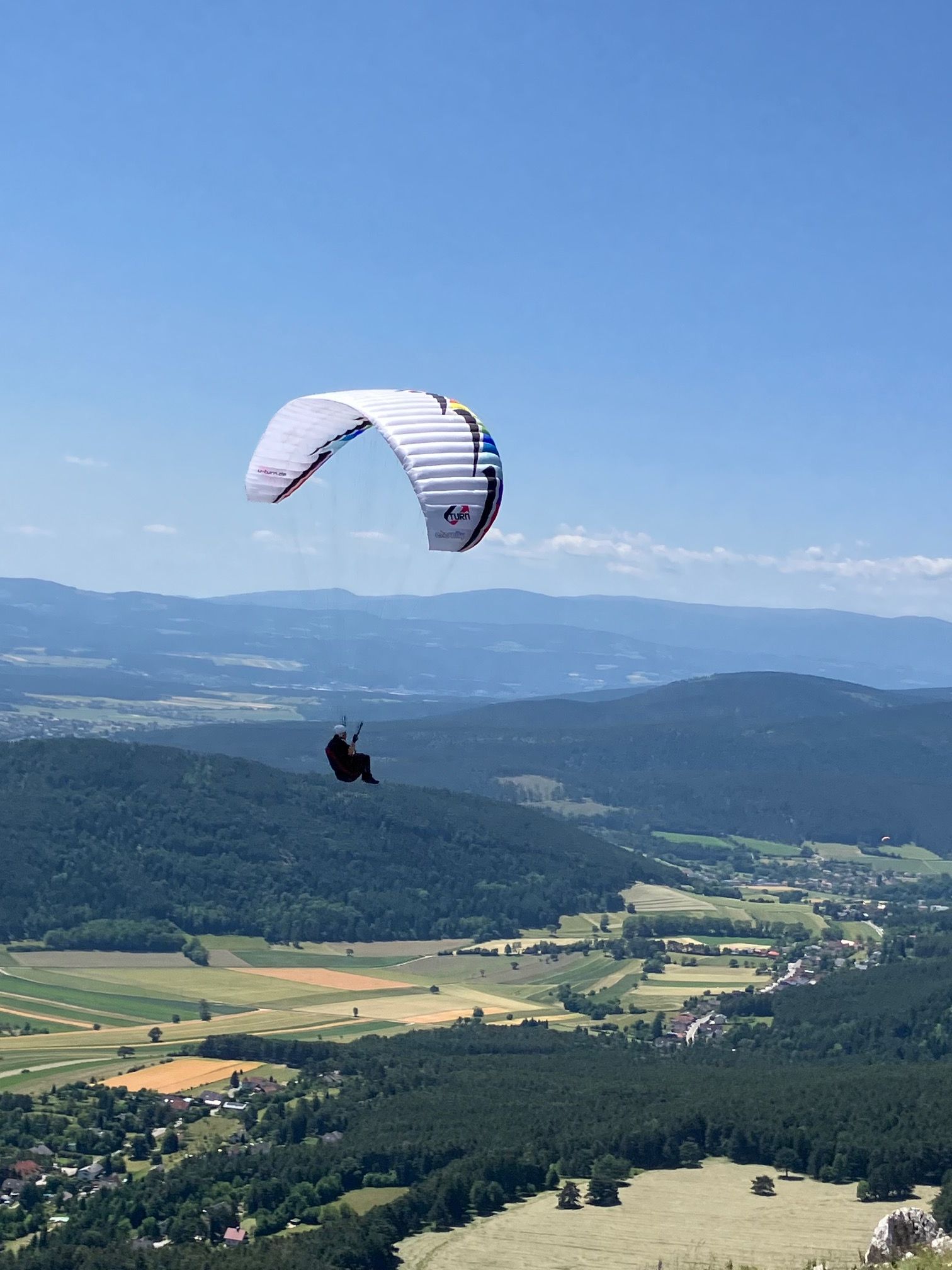 Mit dem Paragleiter über das Plateau der Hohen Wand 