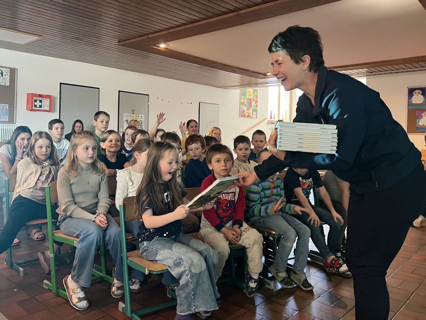 Große Freude bei den Kindern der Naturpark Schule Hohe Wand 