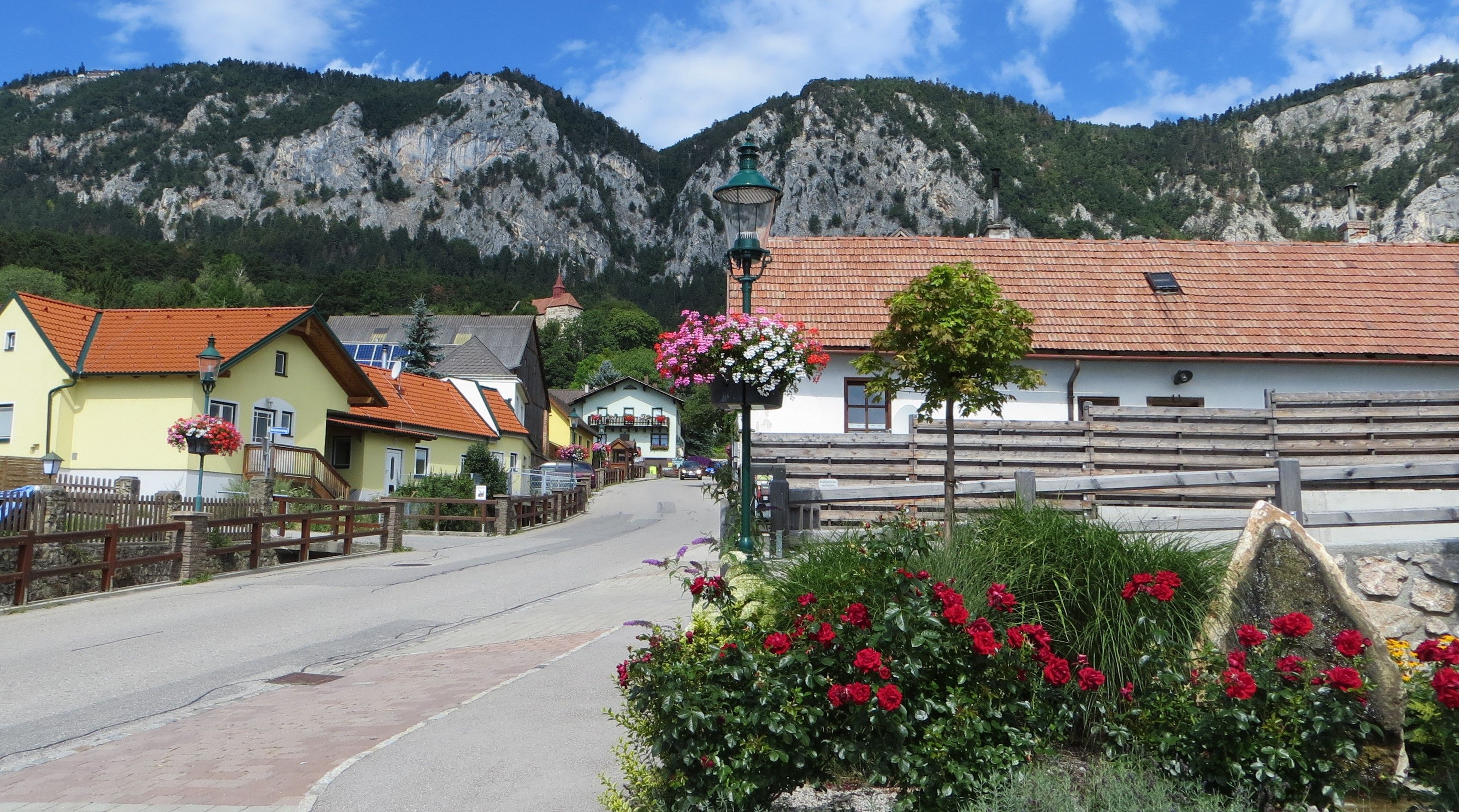 Maiersdorf mit Hohe Wand im Hintergrund