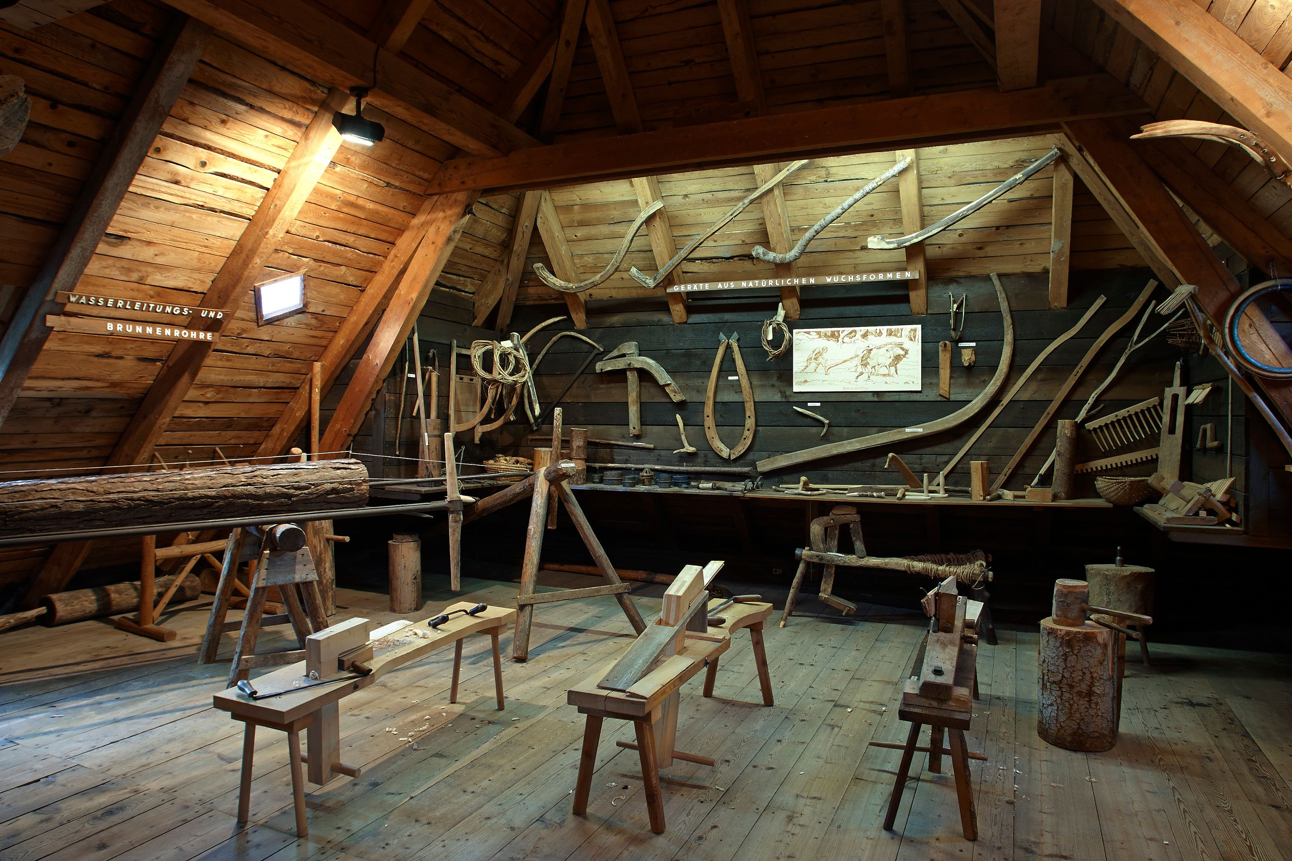 Waldbauernmuseum mit viel Holzgegenständen von früher