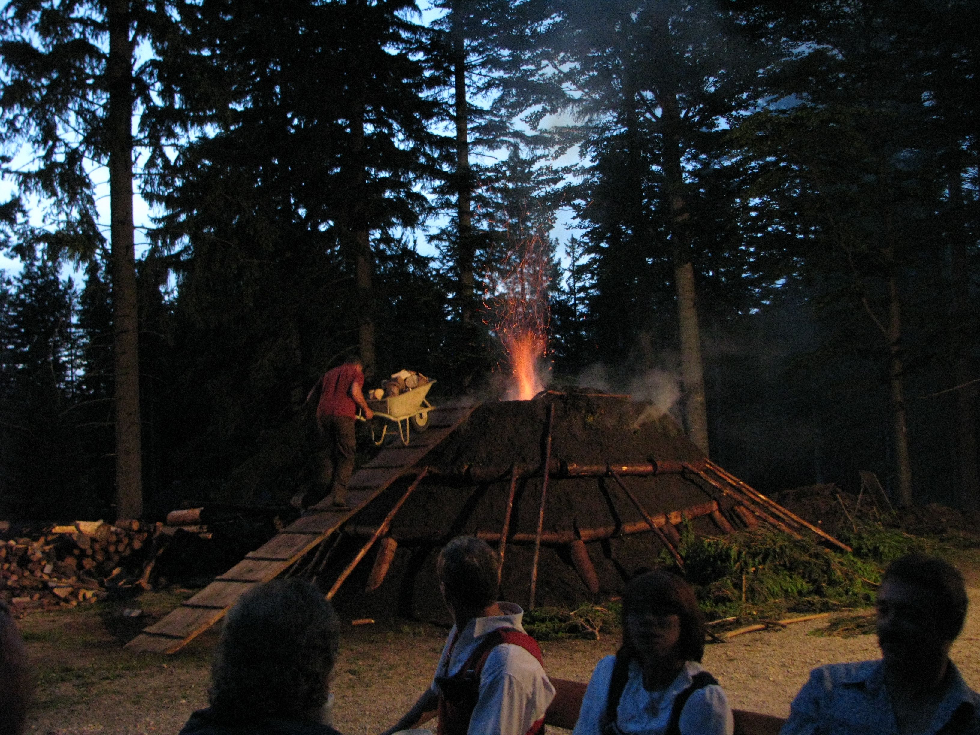 Immaterielles Kulturerbe der UNESCO, Herstellung von Holzkohle im Kohlenmeiler