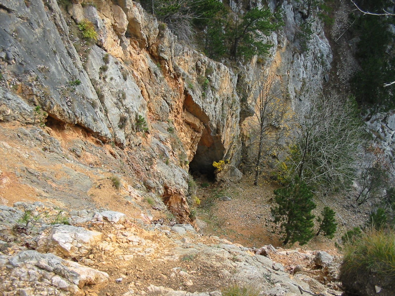Höhle im Fels