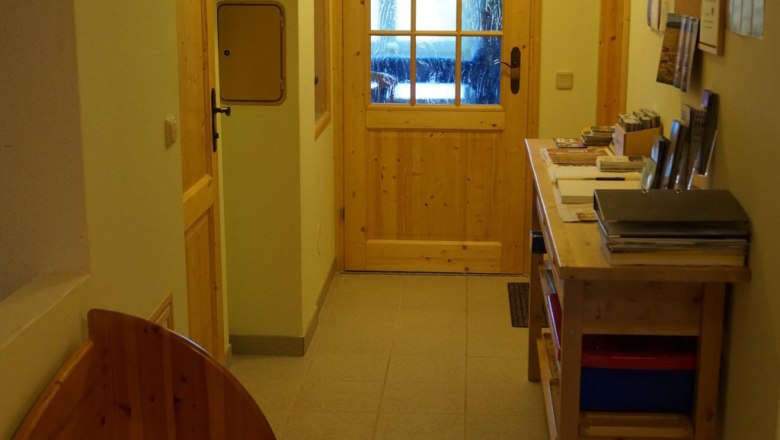 Aisle with information and games, © Reep